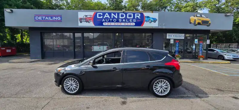 2014 Ford Focus 5 Door Hatch Titanium's photo