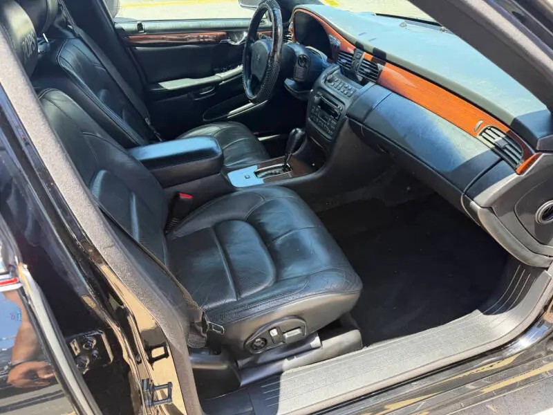 2000 Cadillac DeVille DTS photo 5