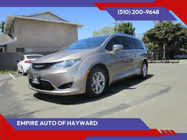 2017 Chrysler Pacifica Limited's photo