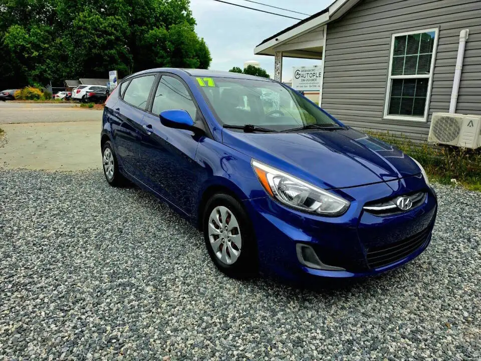 2017 Hyundai Accent SE 5-Door 6-Speed Automatic's photo