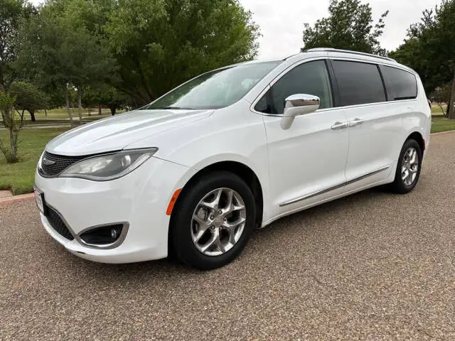 2018 Chrysler Pacifica Limited photo 1