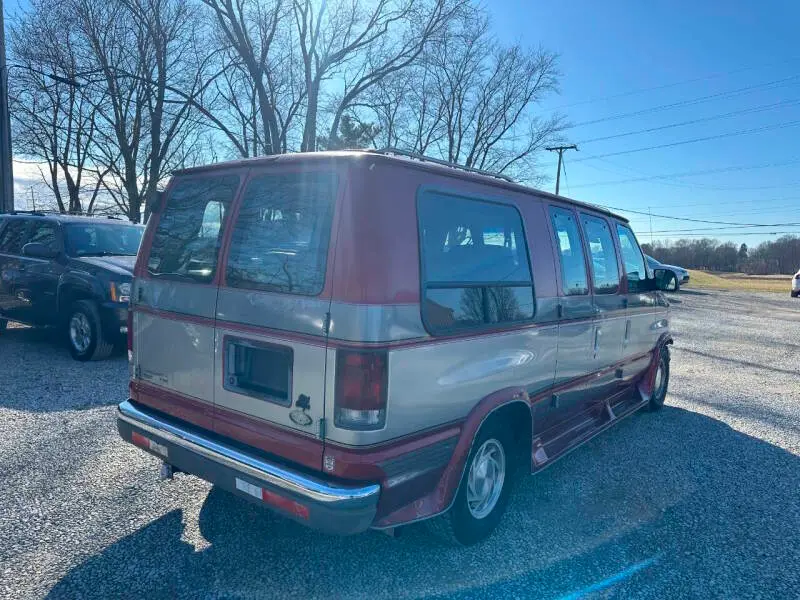 1996 Ford E-Series E-150 photo 5
