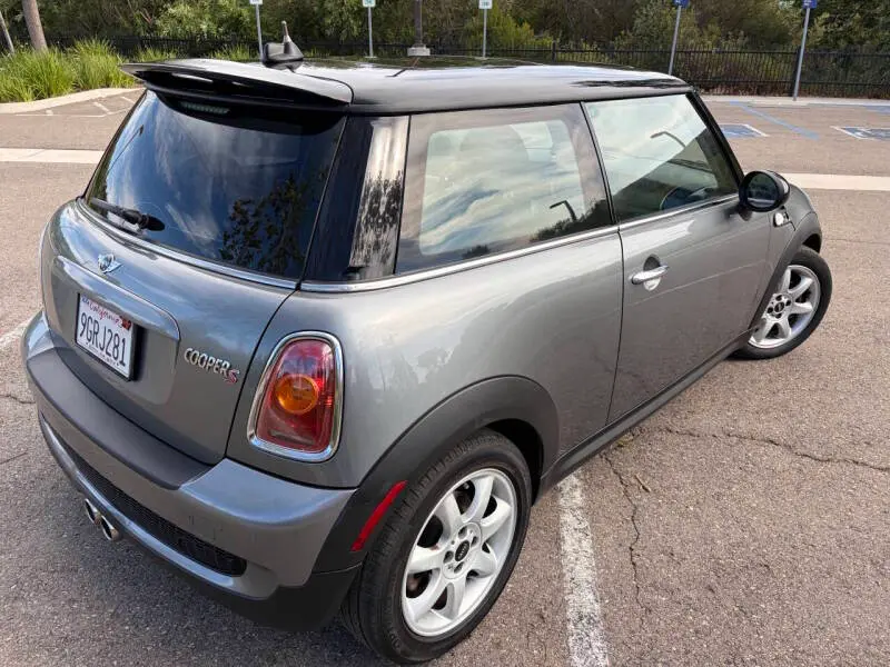 2010 MINI Cooper S photo 3