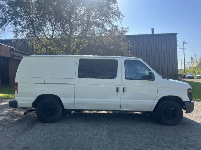 2012 Ford E-Series E-150 Van photo 3