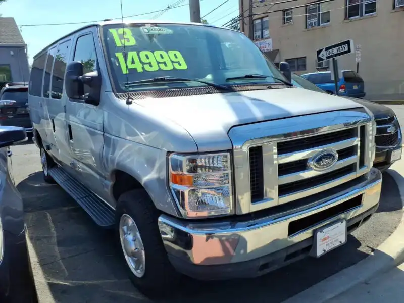 2013 Ford E-Series E-350 XLT Super Duty's photo