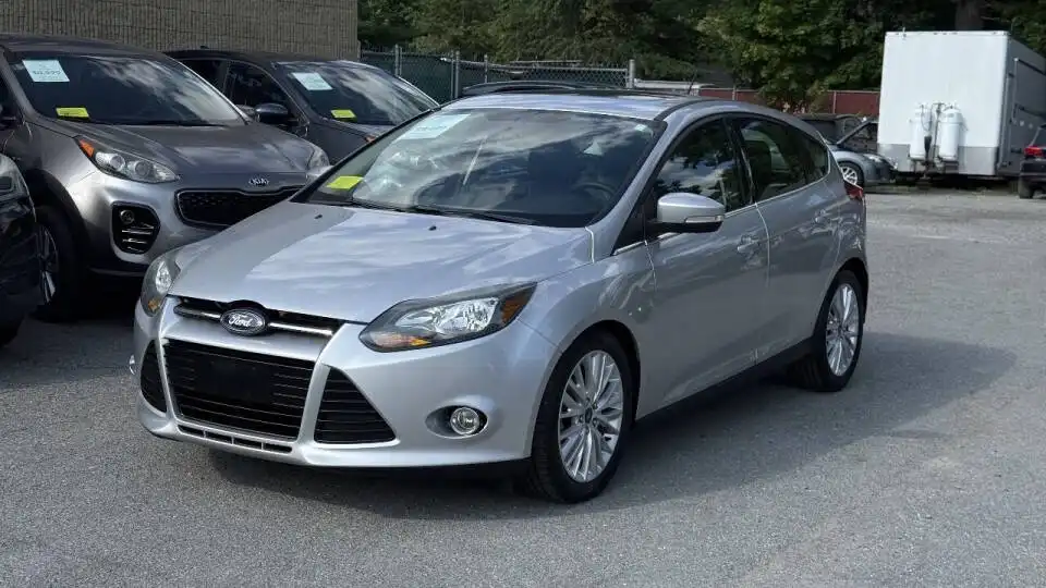 2013 Ford Focus 5 Door Hatch Titanium's photo