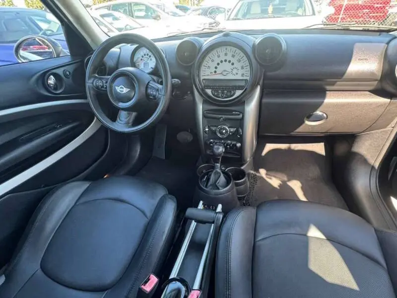 2014 MINI Paceman Base photo 3