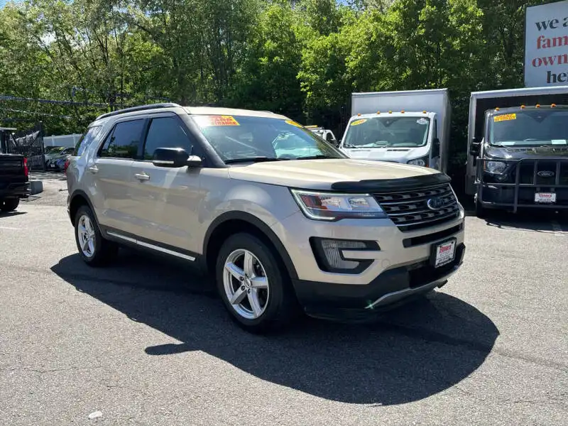 2017 Ford Explorer XLT 4WD's photo