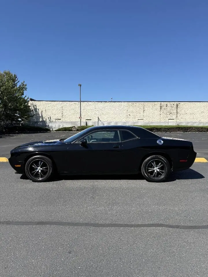 2012 Dodge Challenger SXT photo 4