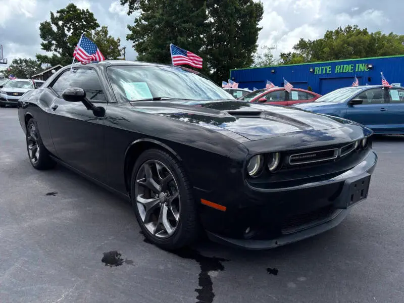 2015 Dodge Challenger SXT Plus photo 4