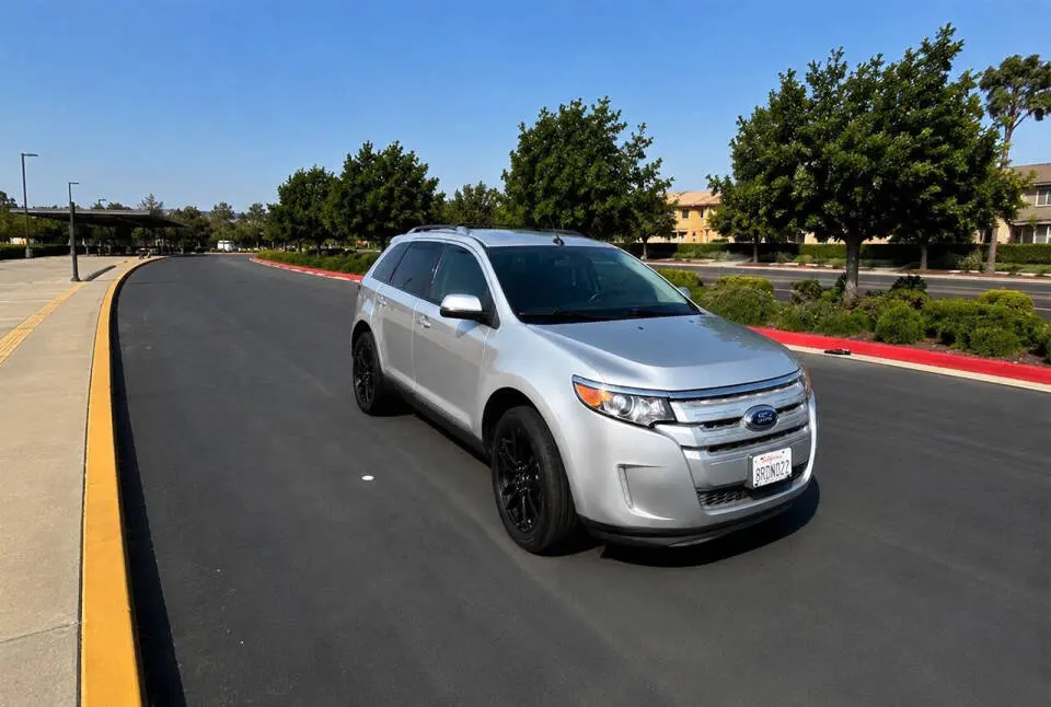 2013 Ford Edge SEL photo 4