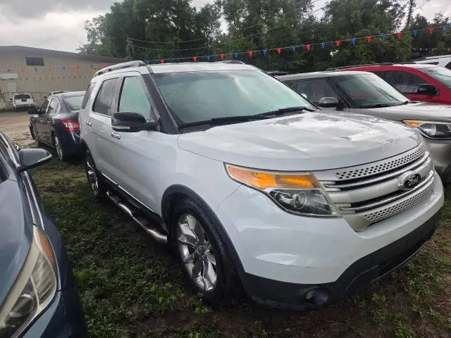 2013 Ford Explorer XLT photo 3