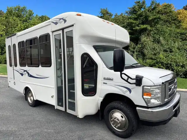 2016 Ford E-Series SRW E-350 Super Duty 138 in WB's photo