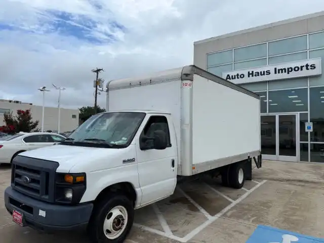 2017 Ford E-Series SRW E-350 Super Duty 138 in WB's photo