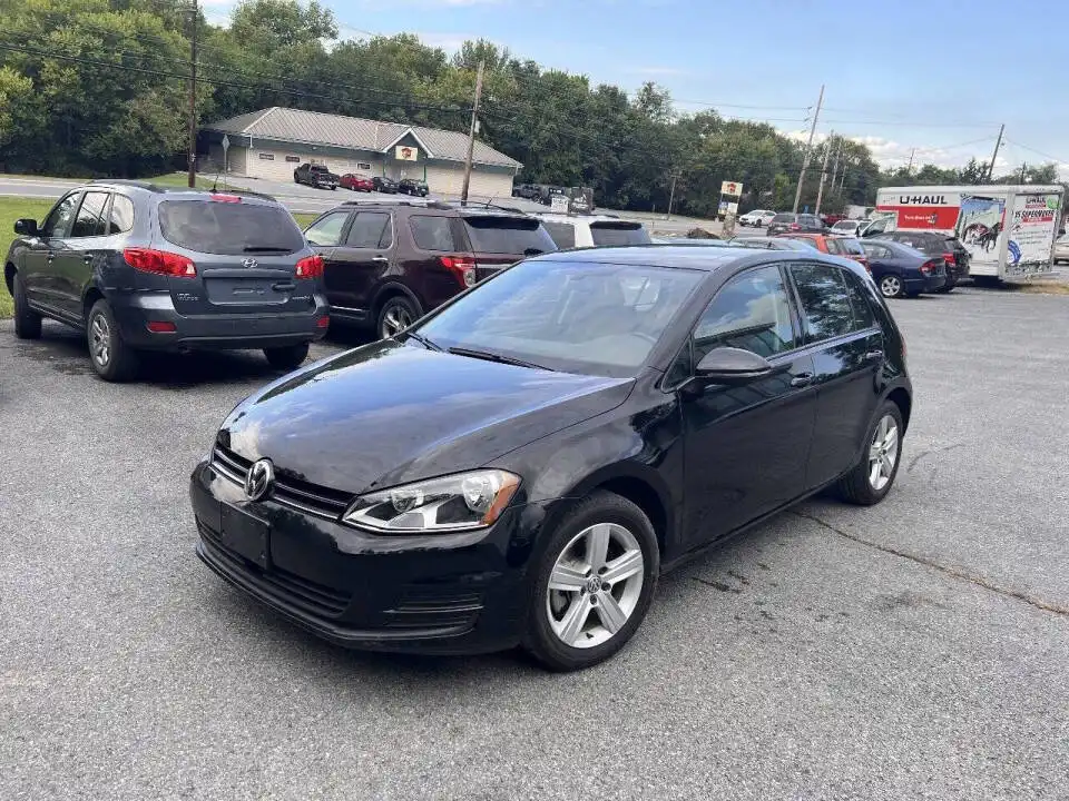 2017 Volkswagen Golf TSI Wolfsburg Edition 4-Door Auto's photo