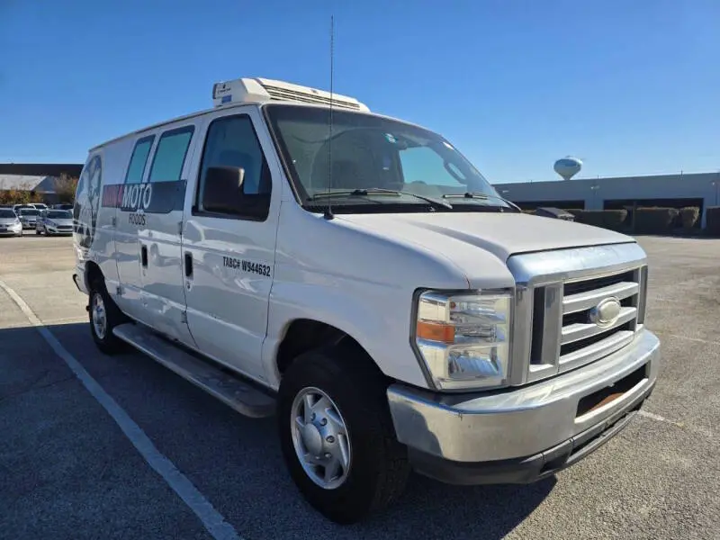 2014 Ford E-Series E-250 Van photo 4