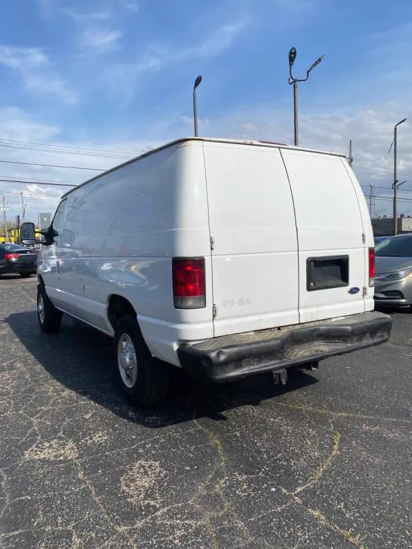 2012 Ford E-Series E-250 Van photo 5