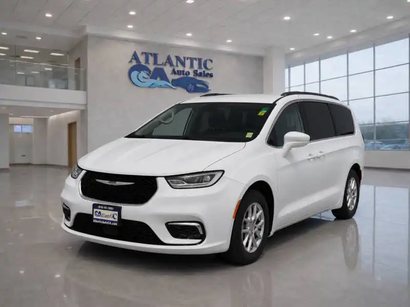 2021 Chrysler Pacifica Touring L's photo