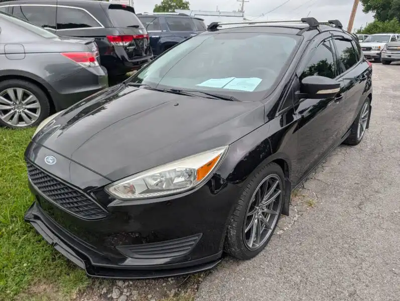 2015 Ford Focus 5 Door Hatch SE's photo