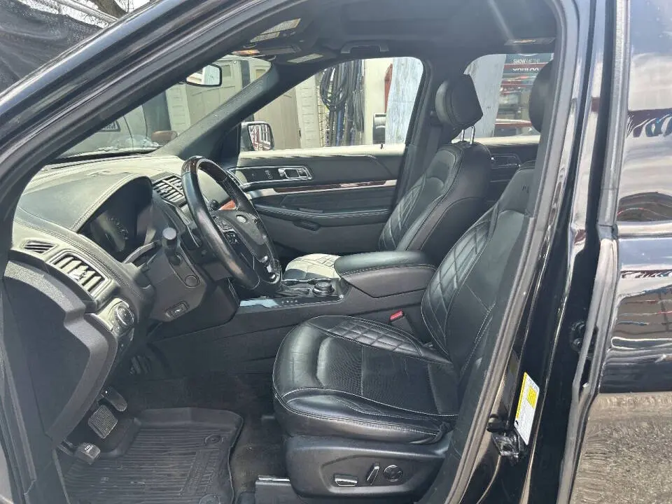 2017 Ford Explorer Platinum 4WD photo 4