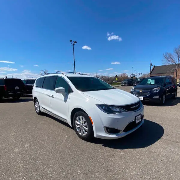 2018 Chrysler Pacifica Touring L photo 4