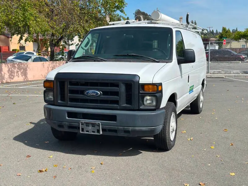 2009 Ford E-Series E-250 Van photo 3