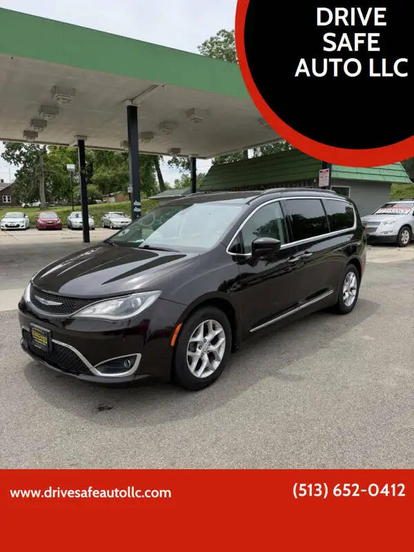 2017 Chrysler Pacifica Touring-L photo 1