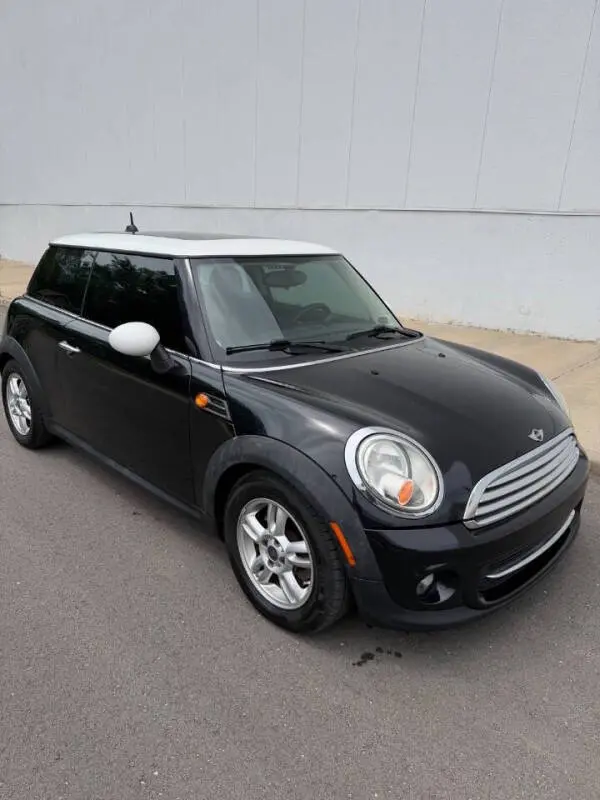 2011 MINI Cooper Base photo 3