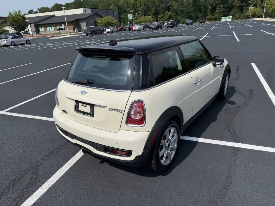 2011 MINI Cooper S photo 3