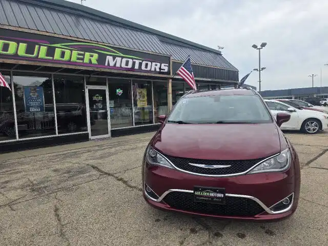 2018 Chrysler Pacifica Touring L Plus's photo
