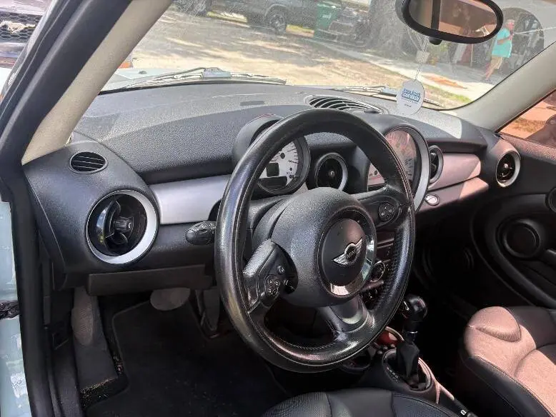 2011 MINI Cooper Base photo 5