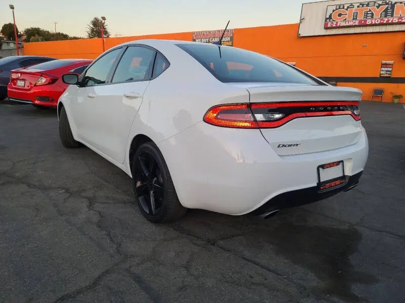 2015 Dodge Dart 2.4 SXT photo 4