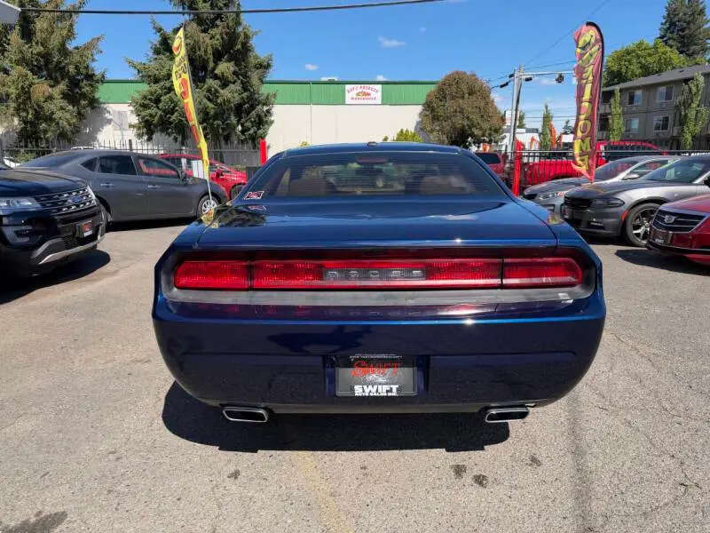 2014 Dodge Challenger SXT photo 5