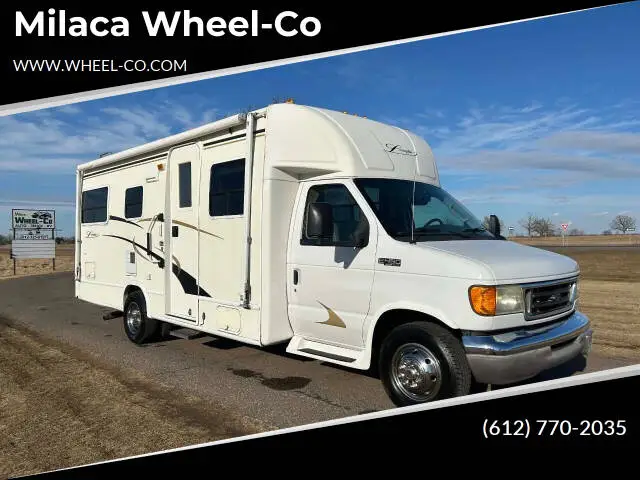 2003 Ford E-Series E-450 SD photo 1