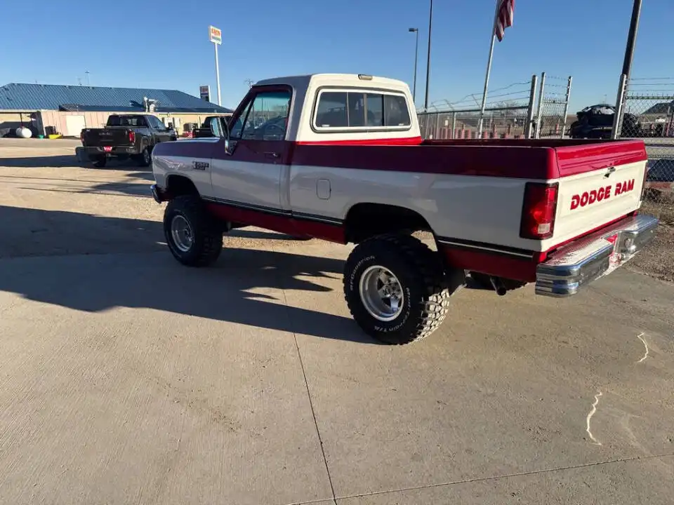 1989 Dodge W-Series's photo