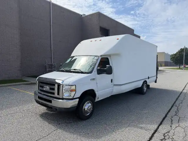 2015 Ford E-Series DRW E-450 Super Duty 158 in WB's photo