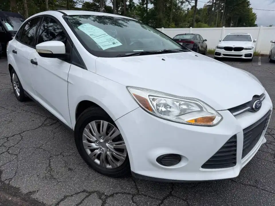 2012 Ford Focus S Sedan's photo