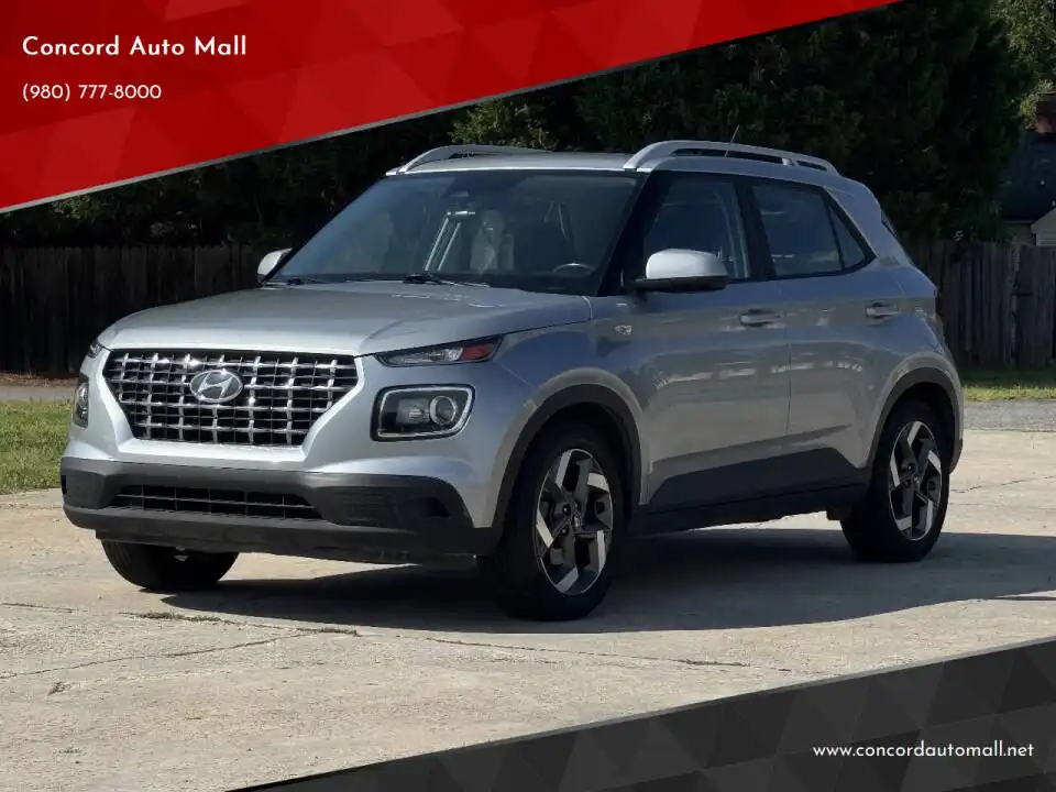 2023 Hyundai Venue SEL IVT's photo