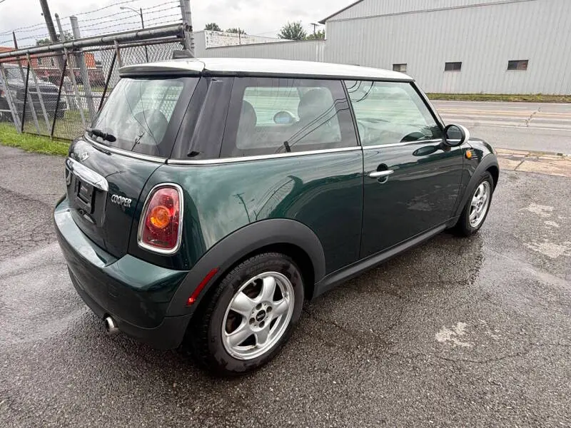 2010 MINI Cooper Base photo 5