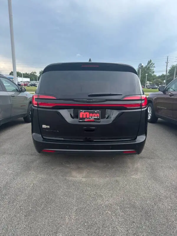 2025 Chrysler Pacifica Select photo 5