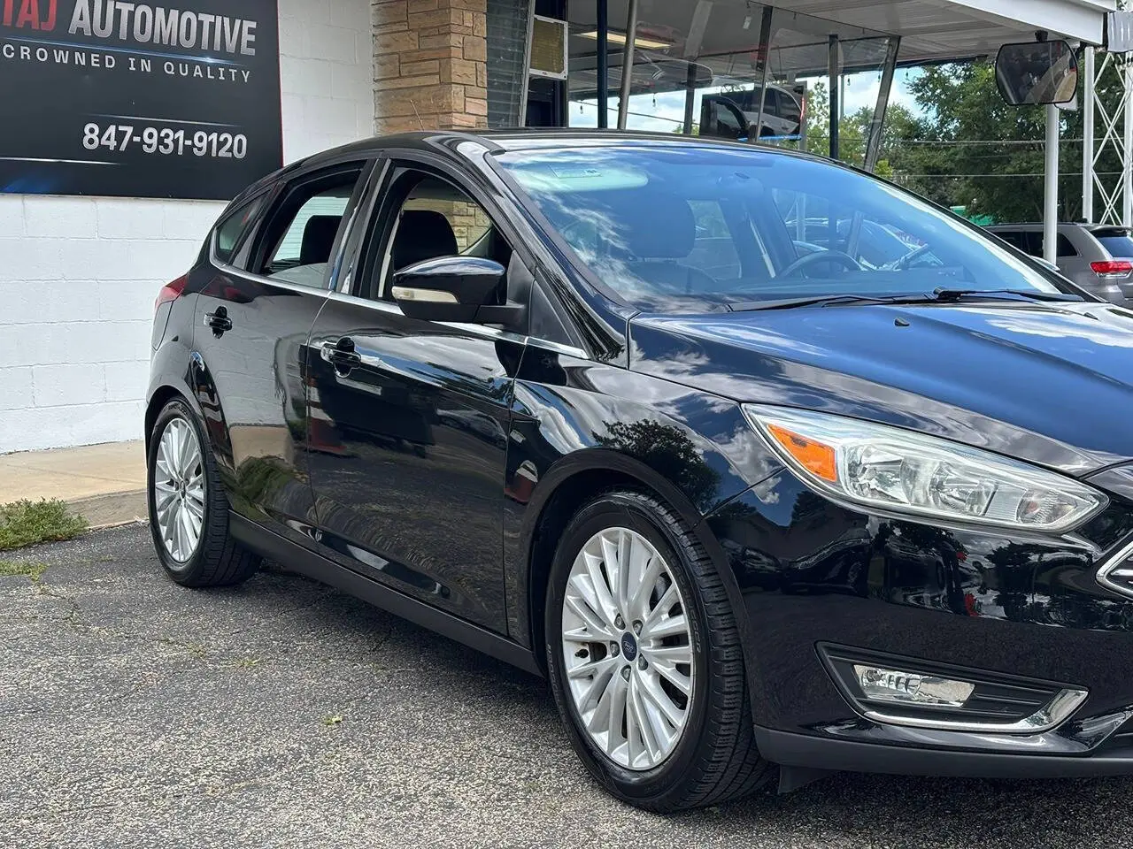 2016 Ford Focus 5 Door Hatch Titanium photo 4