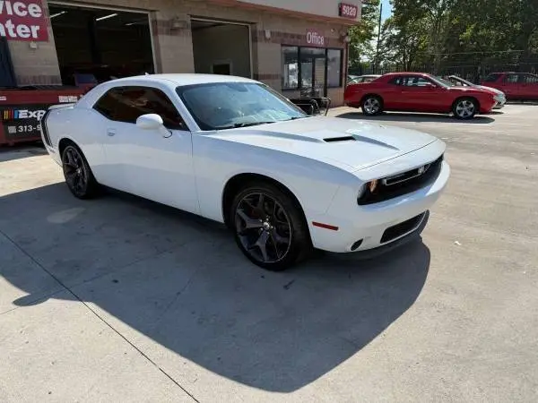 2017 Dodge Challenger SXT Plus photo 5