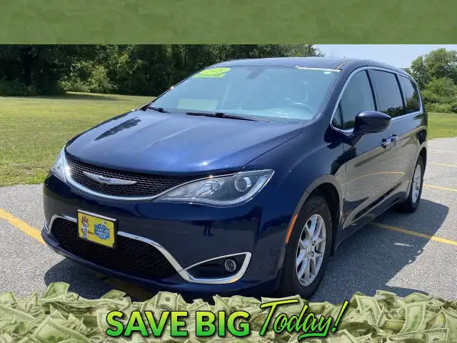 2020 Chrysler Pacifica Touring's photo