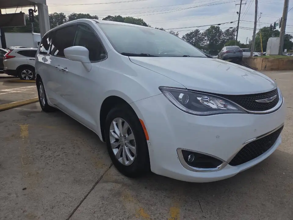 2019 Chrysler Pacifica Touring Plus photo 4