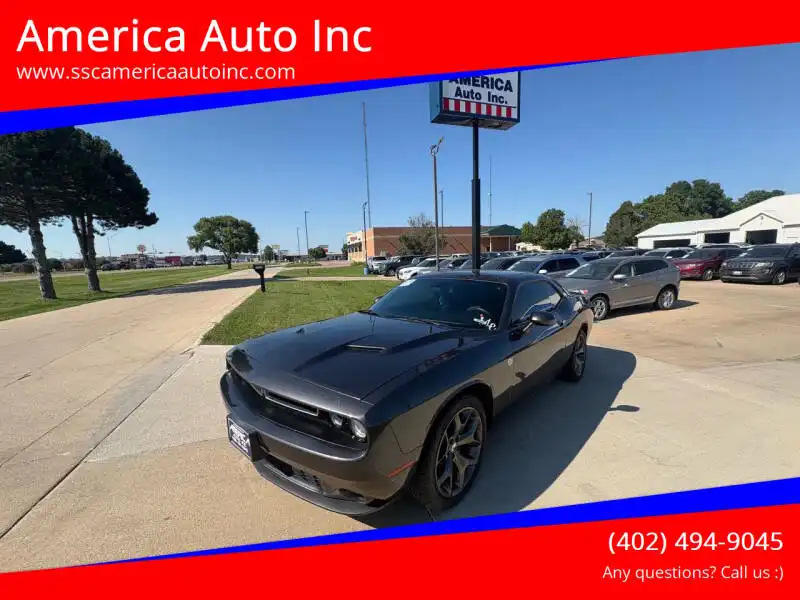 2017 Dodge Challenger SXT's photo