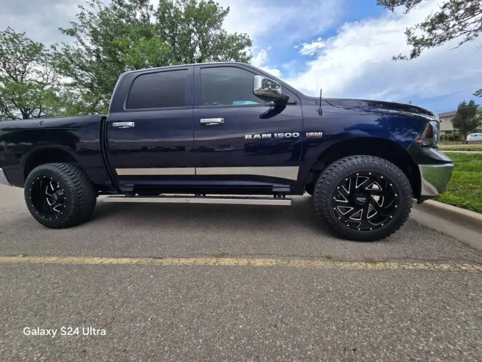 2012 RAM 1500 Express 4x4 Crew Cab photo 4
