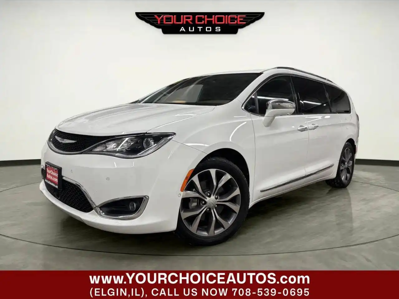 2017 Chrysler Pacifica Limited's photo