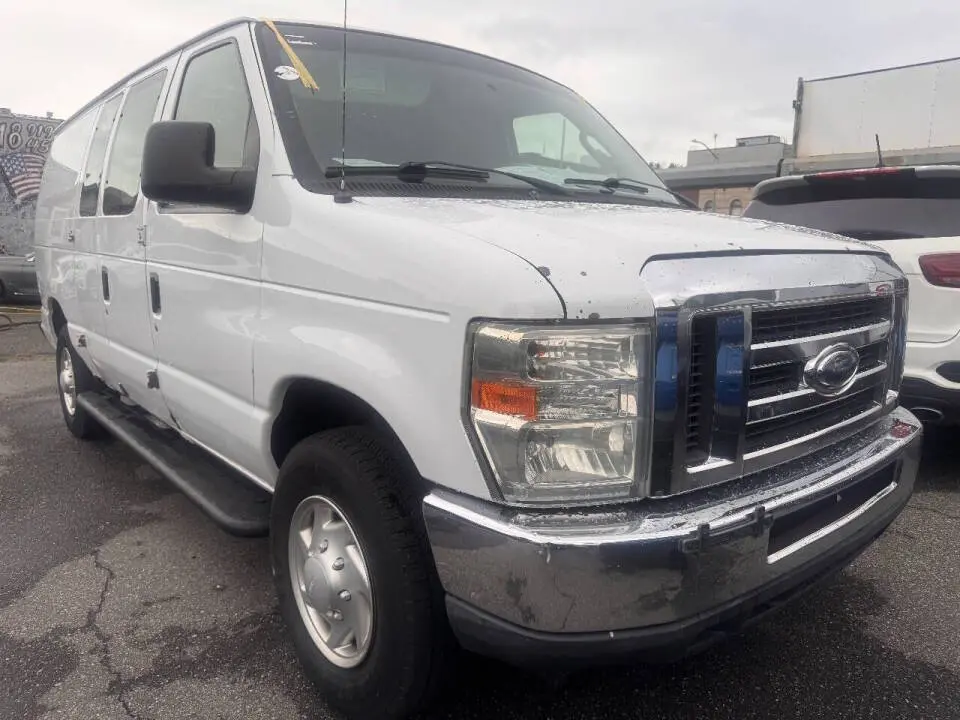 2013 Ford E-Series E-250 Van photo 3