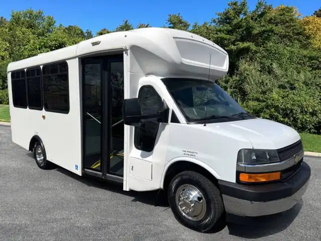 2017 Chevrolet Express 4500 159" WB's photo