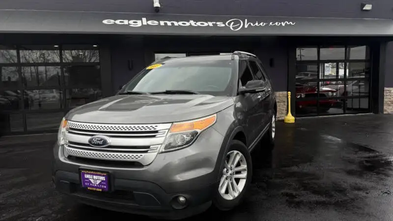 2013 Ford Explorer XLT 4x4 photo 1